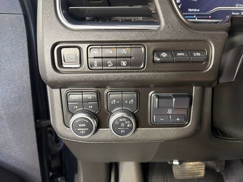 Used 2023 GMC Yukon XL AT4 w/ AT4 Premium Plus Package AWD/4WD image 16