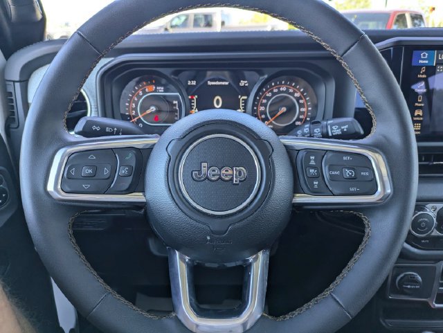 Used 2025 Jeep Wrangler Unlimited Sahara AWD/4WD image 29