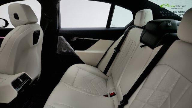Used 2025 BMW i5 eDrive40 w/ M Sport Package AWD/4WD image 40