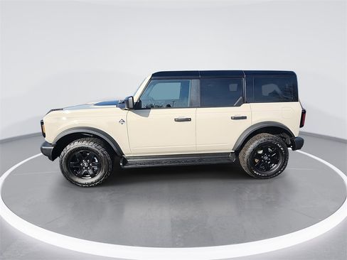 New 2025 Ford Bronco Outer Banks w/ Black Appearance Package image 5