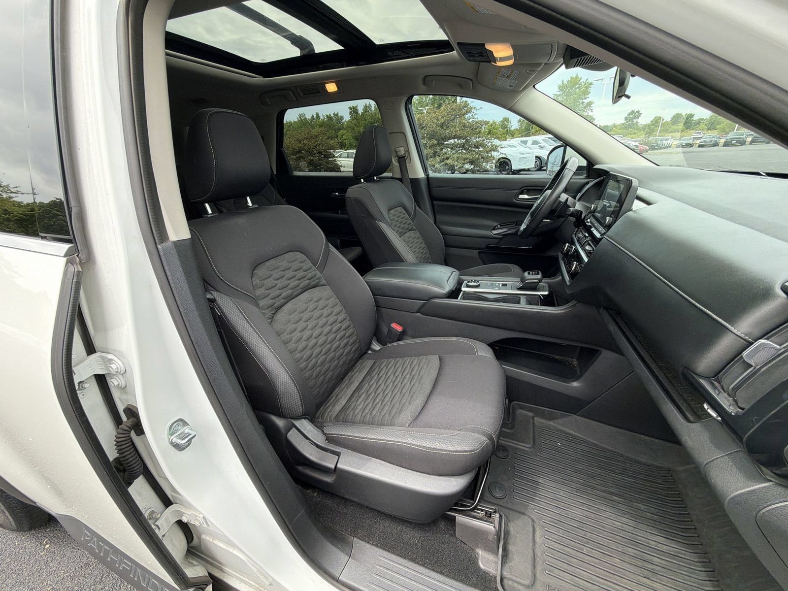 Used 2022 Nissan Pathfinder SV w/ SV Premium Package AWD/4WD image 26