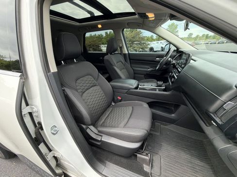 Used 2022 Nissan Pathfinder SV w/ SV Premium Package AWD/4WD image 26