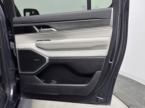 Used 2024 Jeep Wagoneer L Series II w/ Flexible Seating Group image 34