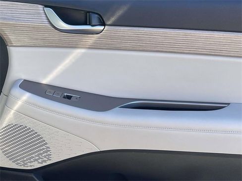 Used 2021 Hyundai Palisade SEL w/ Premium Package image 12