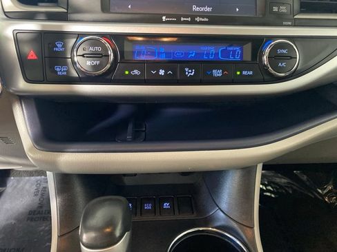 Used 2019 Toyota Highlander XLE AWD/4WD image 23
