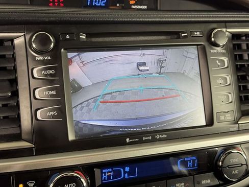 Used 2018 Toyota Highlander XLE image 26