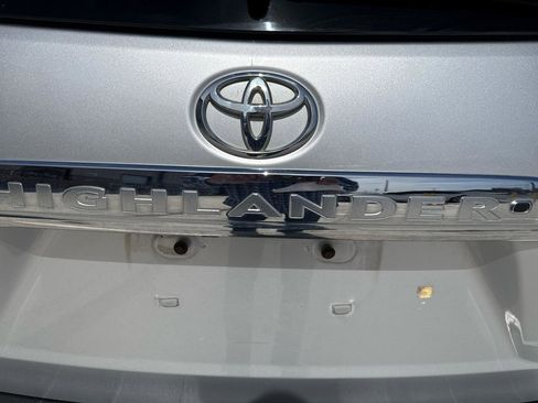 Used 2011 Toyota Highlander Limited w/ Tow Pkg image 61