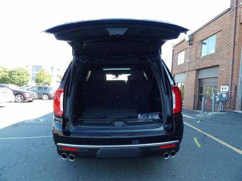 Used 2021 GMC Yukon XL Denali w/ Denali Premium Package image 18