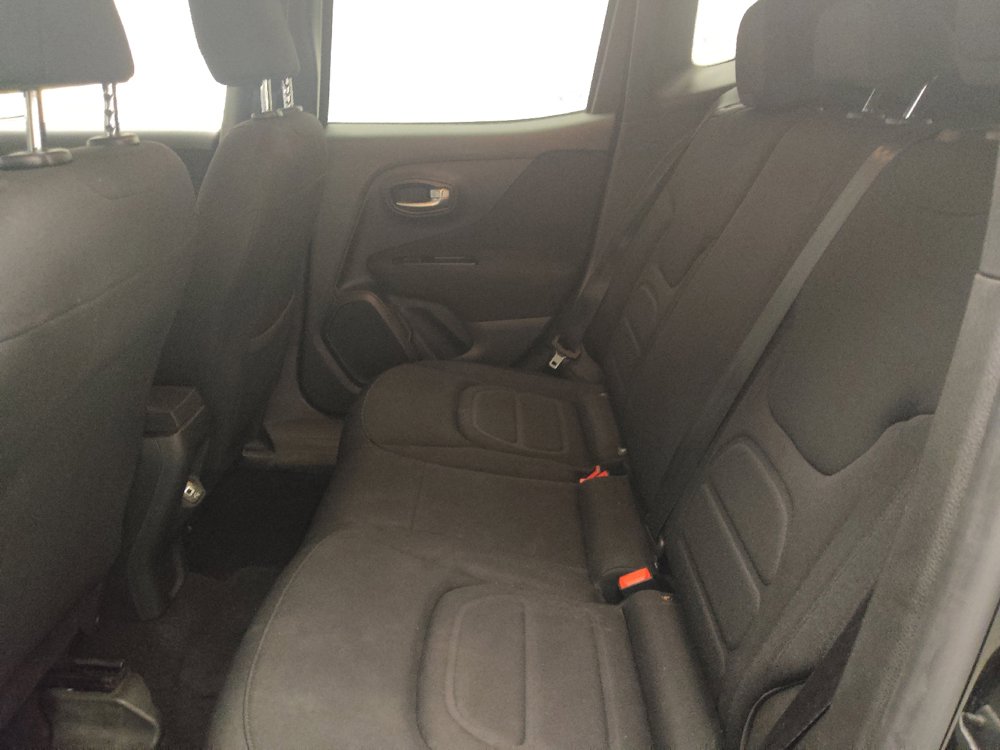 Used 2020 Jeep Renegade Latitude FWD image 18
