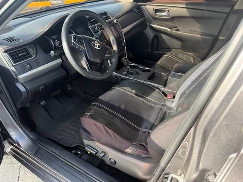 Used 2016 Toyota Camry SE FWD image 11