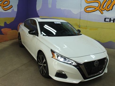 Used 2021 Nissan Altima 2.5 SR AWD/4WD image 2