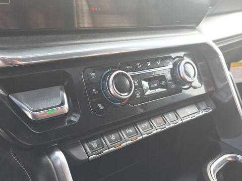 Used 2024 GMC Sierra 3500 Denali Ultimate image 28