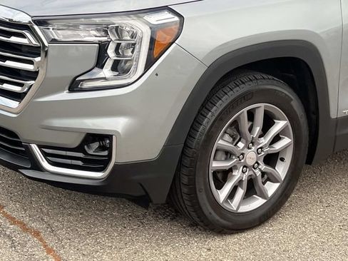 Used 2024 GMC Terrain SLT w/ LPO, Floor Liner Package AWD/4WD image 8