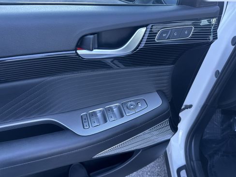 Used 2023 Hyundai Palisade Calligraphy image 11