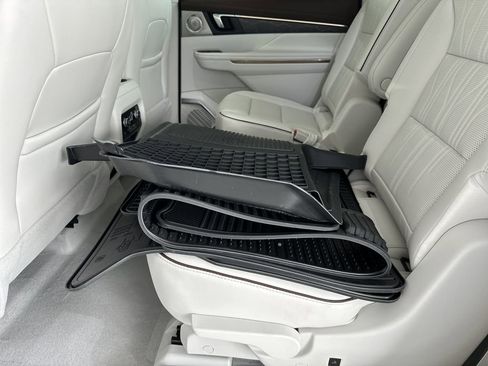 New 2026 Buick Enclave Avenir w/ Super Cruise Package FWD image 32