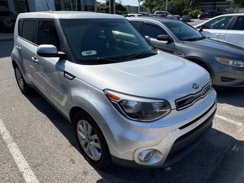 Used 2017 Kia Soul + FWD image 2