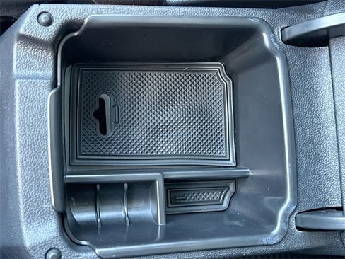 Used 2023 Volkswagen Tiguan SE image 39