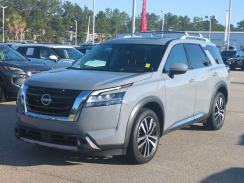 Used 2023 Nissan Pathfinder Platinum w/ Lighting Package (N92) AWD/4WD image 7