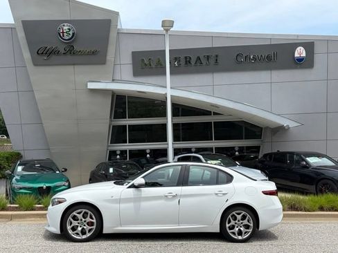 Used 2023 Alfa Romeo Giulia Ti AWD/4WD image 8