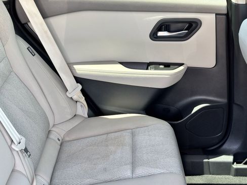 Used 2025 Nissan Rogue SV FWD image 11