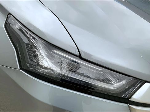 Used 2023 Chevrolet Traverse High Country w/ LPO, Floor Liner Package FWD image 28