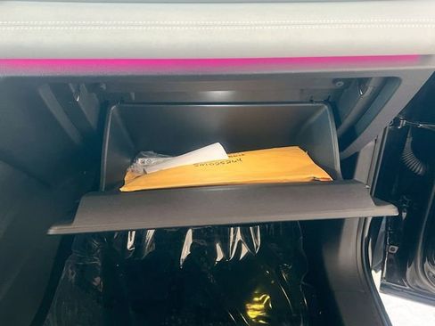 Used 2025 Volkswagen Tiguan SE R-Line image 31