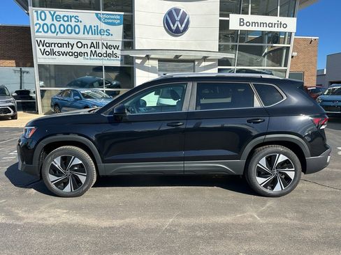 New 2025 Volkswagen Taos SE image 2