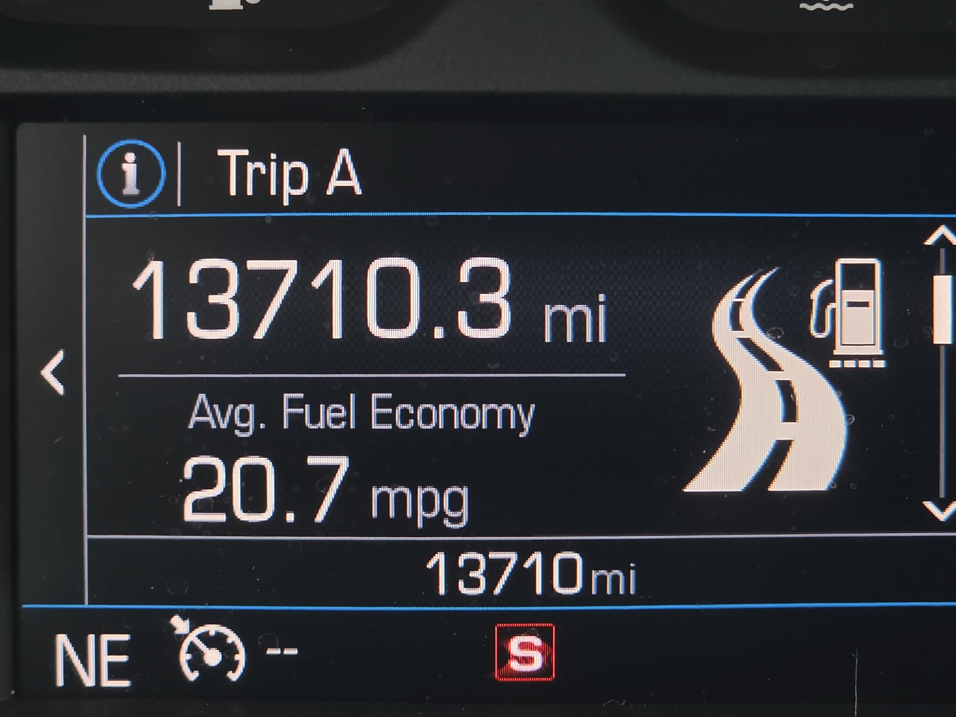 Used 2023 Chevrolet Camaro LT RWD image 22