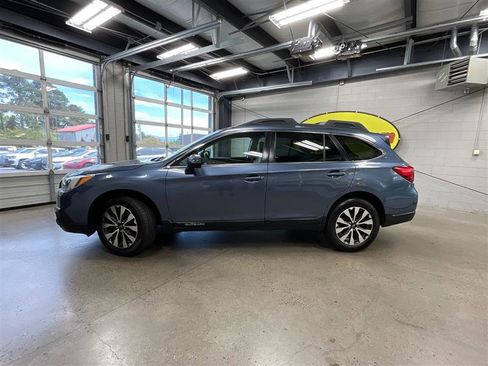 Used 2016 Subaru Outback 2.5i Limited AWD/4WD image 2