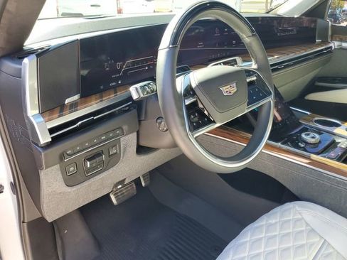 Certified 2025 Cadillac Escalade Sport Platinum image 17