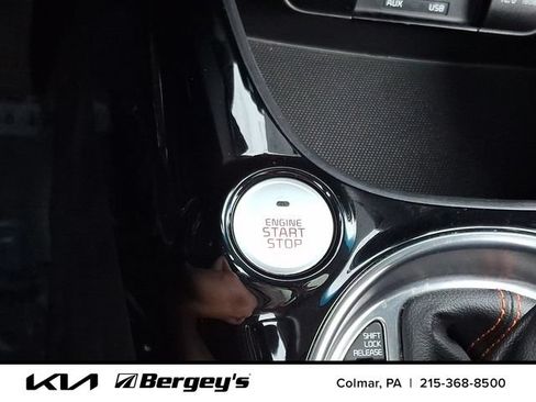 Used 2017 Kia Soul ! w/ Tech Package FWD image 26