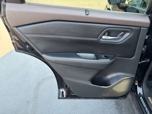 Used 2023 Nissan Rogue SL w/ SL Premium Package AWD/4WD image 16