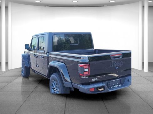 New 2026 Jeep Gladiator Sport AWD/4WD image 5