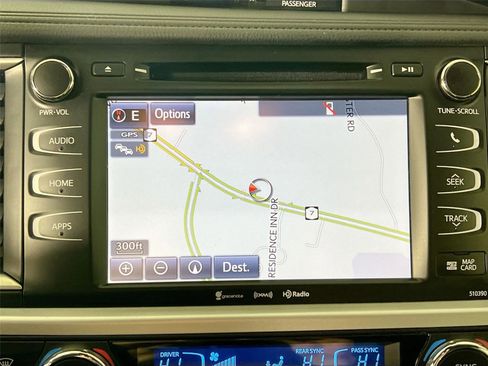 Used 2019 Toyota Highlander SE image 14