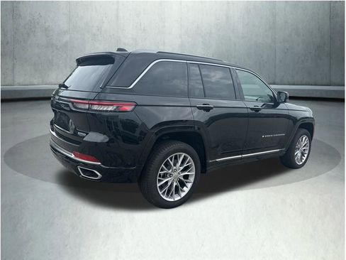 Used 2023 Jeep Grand Cherokee Summit w/ Luxury Tech Group V AWD/4WD image 6