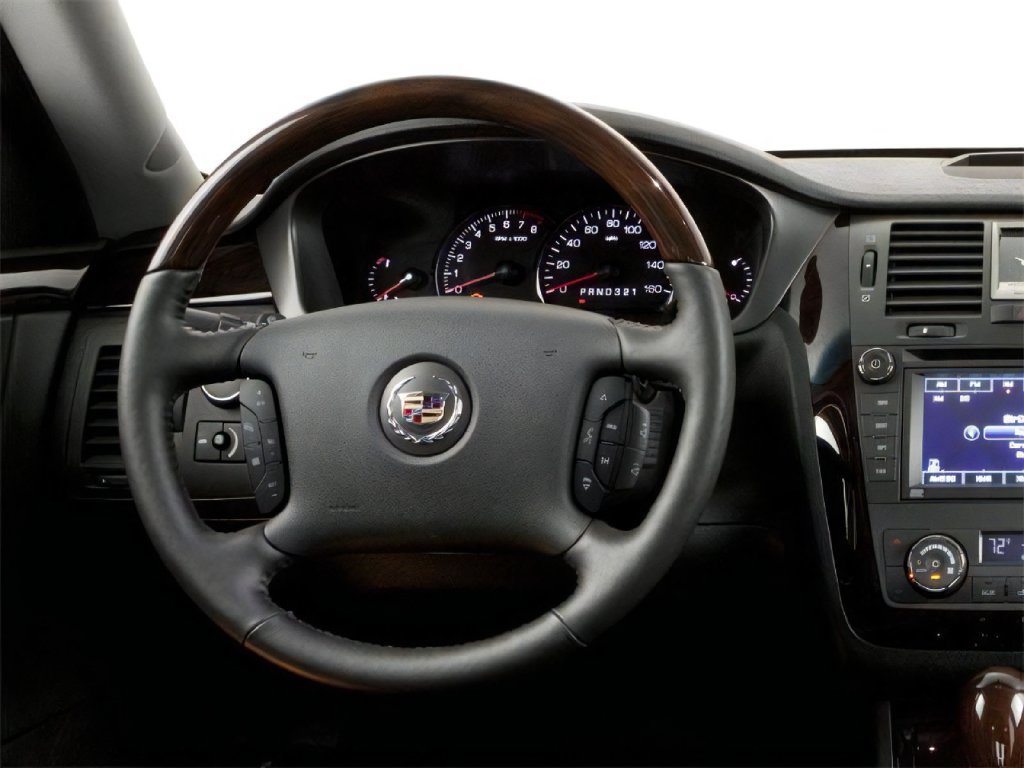 Used 2010 Cadillac DTS Luxury FWD image 4