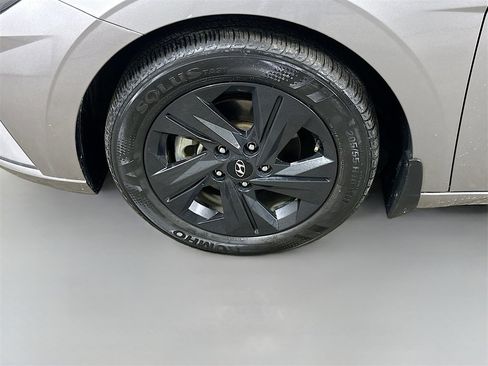 Used 2023 Hyundai Elantra SEL image 8