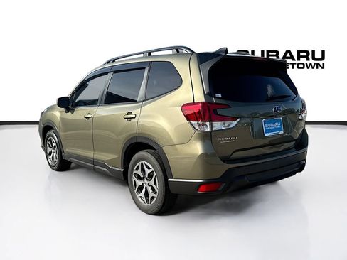 Used 2024 Subaru Forester Premium AWD/4WD image 5