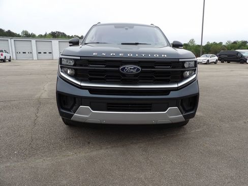 Used 2025 Ford Expedition Max Platinum AWD/4WD image 3