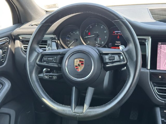 Used 2024 Porsche Macan AWD/4WD image 17