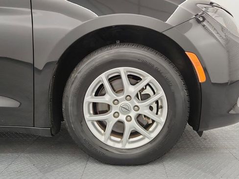 Used 2023 Chrysler Voyager LX FWD image 23