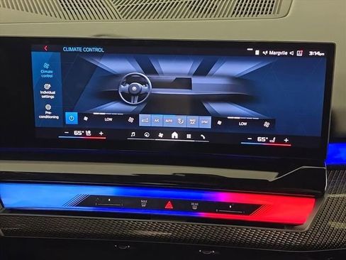 Used 2025 BMW M5 w/ Carbon Package image 20