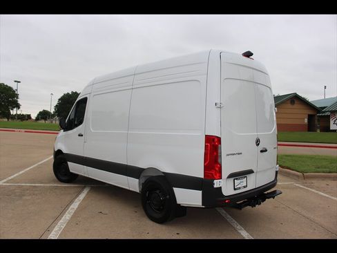 Used 2025 Mercedes-Benz Sprinter 2500 image 3