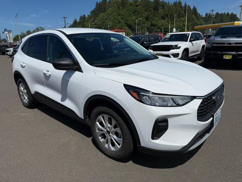 Certified 2023 Ford Escape Active AWD/4WD image 2
