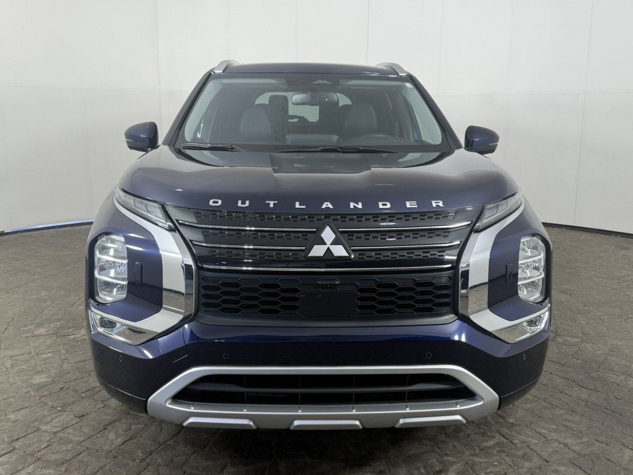 Used 2025 Mitsubishi Outlander SEL AWD/4WD image 2