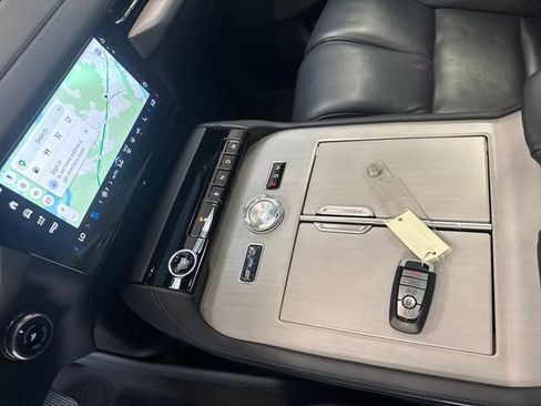 Used 2025 Lincoln Navigator L Reserve AWD/4WD image 25