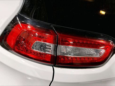 Used 2015 Jeep Cherokee Limited image 29