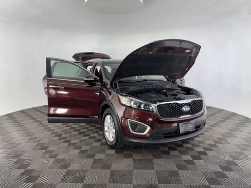 Used 2018 Kia Sorento LX image 10