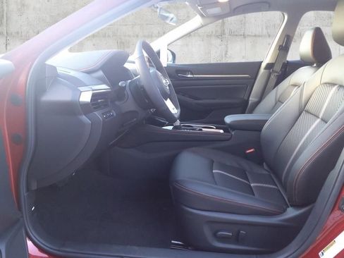 Certified 2025 Nissan Altima 2.5 SR image 9