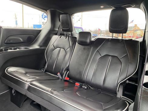 Used 2026 Chrysler Pacifica Limited image 17